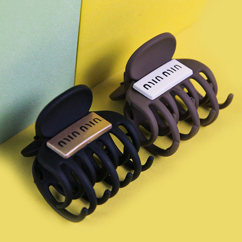 Milk Tea Color Mini Ponytail Claw Clip PS Material Boxed 盒装奶茶色英文配件马尾夹